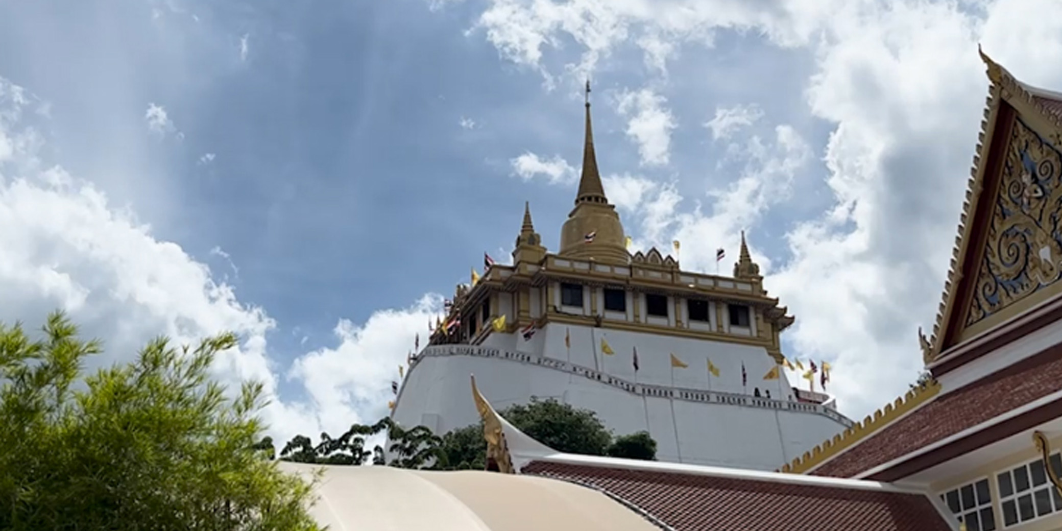 เปิดต้นปีแบบสดใส ไหว้พระภูเขาทอง